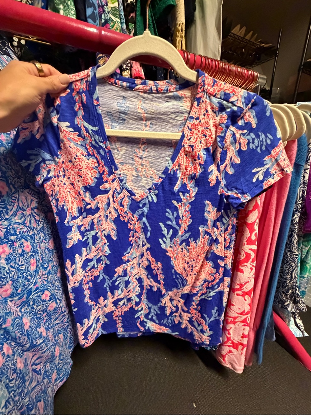 Bunch of Lilly Pulitzer Etta V-Neck Tops - XXS & XS - Picture 4 of 8